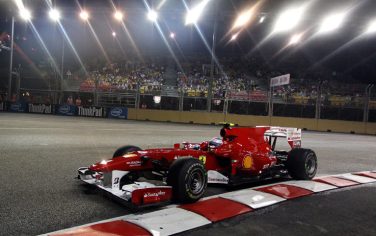 epa02356356 Spanish Formula One driver Fernando Alonso of Scuderia Ferrari steers his car during the third practice session at the Marina Bay Street Circuit in Singapore, 25 September 2010. The Singapore Formula One Grand Prix night race will be held on September 26.  EPA/RUNGROJ YONGRIT