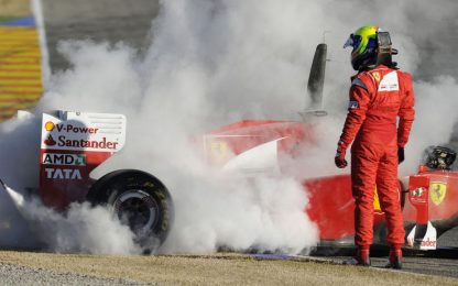 F1: Kubica lampo a Valencia. La Ferrari si incendia