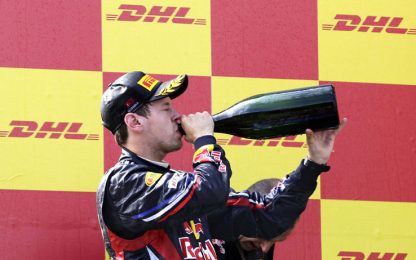 Vettel fuorilegge: beve sul podio, ma in Turchia è vietato