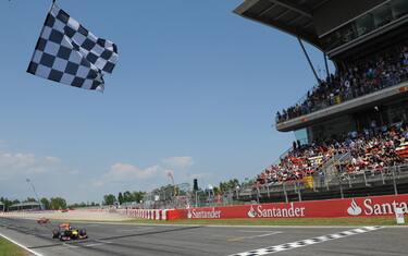 Gp Spagna, Vettel è un fulmine e vince. Alonso si spegne