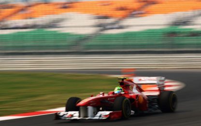 In India, nelle seconde libere primo Massa. Terzo Alonso