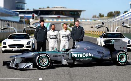 Mercedes W04, primi giri. Hamilton e Rosberg scalpitano