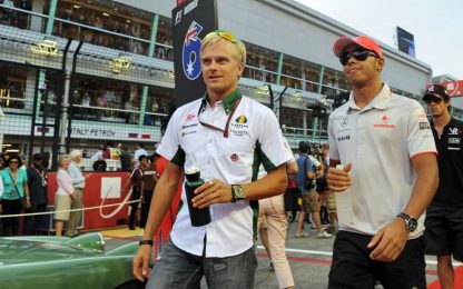 Hamilton sta con Kovalainen: "Pazzo chi l'ha scaricato"