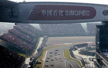 SHANGHAI, CHINA - OCTOBER 16:  A general view of the start of the Chinese F1 Grand Prix at the Shanghai International Circuit on October 16, 2005 in Shanghai, China.  (Photo by Clive Mason/Getty Images)