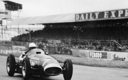 Fangio, nuovo record: la Mercedes W196R venduta per 22 mln