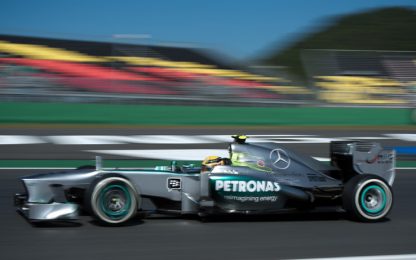 GP Corea, Hamilton padrone del venerdì. Alonso distante