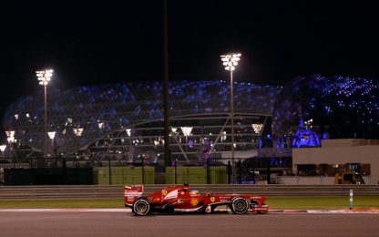 GP Abu Dhabi, pole a Webber. Alonso, è buio pesto