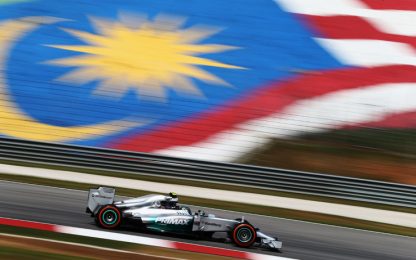 Malesia, ultime libere: Mercedes imprendibili. Kimi 3°