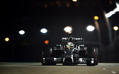 Singapore, nel buio spunta Hamilton: è pole! Alonso quinto