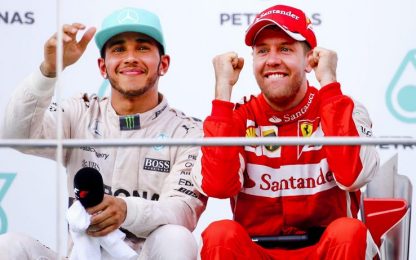 Hamilton su Vettel: "Dateci la stessa auto e sarà gara vera"