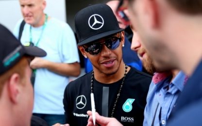 Hamilton: "La Ferrari sta lavorando alla grande" 
