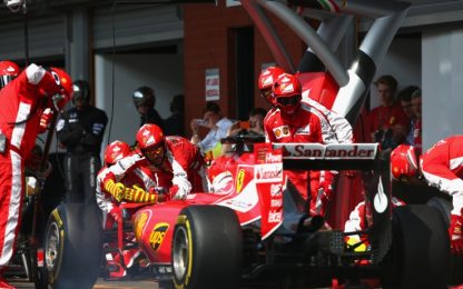 Vettel: "Sono furibondo, è inaccettabile". Replica Pirelli: "Problema di usura"