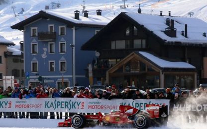 La Ferrari va forte, anche sulla neve: esibizione a Livigno