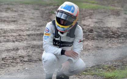 I medici FIA fermano Alonso, niente Bahrain: "Sono deluso, ma capisco"