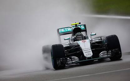 Rosberg, pole in Cina. Seconda fila per le Ferrari, ultimo Hamilton