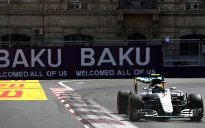 Baku: disastro Hamilton, Nico in pole. 3° Vettel