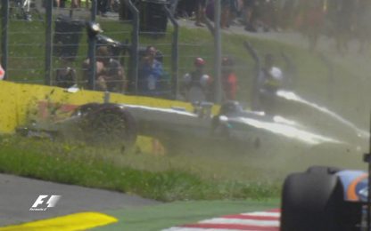 Rosberg, cedono le sospensioni: botto e penalità