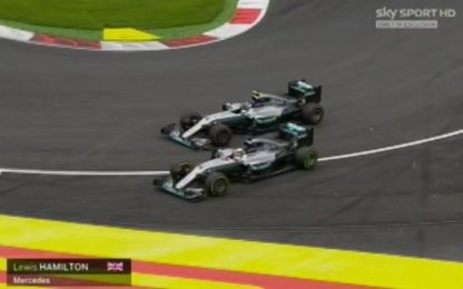 Rosberg: "Colpa di Lewis". Hamilton: "Errore suo"