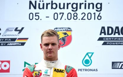 F4, super Schumi jr al Nürburgring: gara-1 è sua