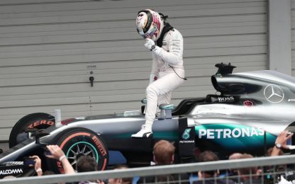 Rosberg trionfa e allunga su Hamilton, Vettel è 4°