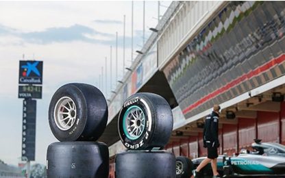 Montmeló, Rosberg testa le Pirelli del 2017