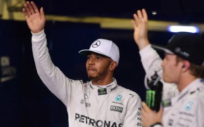Strapotere Hamilton: in pole davanti a Rosberg
