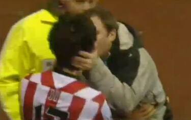 Ji Dong-Won, gol al bacio. Anzi, un bacio per il gol...