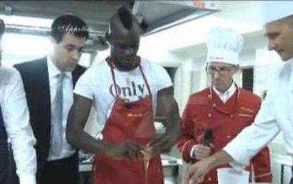 Balotelli, talento ai fornelli: cuoco per una sera in Tv