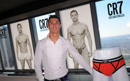 CR7, battaglia sulle mutande: Ronaldo nei guai causa Renzi