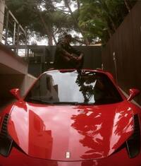 Neymar, sogno realizzato: Ferrari da 580mila euro