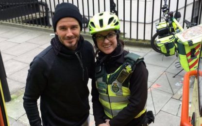 Beckham buon samaritano a Londra, soccorre un anziano e l'infermiera