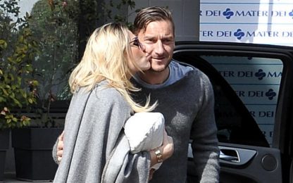 Francesco Totti e Ilary con Isabel: è ora di andare a casa