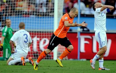 Netherlands' Arjen Robben celebrates after scoring his side's opening goal as Slovakia's Marek Hamsik, right, goalkeeper Jan Mucha, left, and Slovakia's Martin Skrtel react, during the World Cup round of 16 soccer match between  the Netherlands and Slovakia at the stadium in Durban, South Africa, Monday, June 28, 2010.  (AP Photo/Martin Meissner)