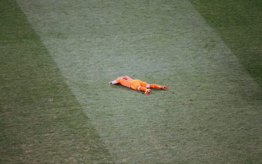 epa02245502 Dutch Wesley Sneijder lies on the ground during the FIFA World Cup 2010 Final soccer match between the Netherlands and Spain at the Soccer City stadium outside Johannesburg, South Africa, 11 July 2010. Spain won 1-0 after extra time.  EPA/KIM LUDBROOK Please refer to www.epa.eu/downloads/FIFA-WorldCup2010-Terms-and-Conditions.pdf