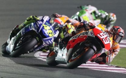 MotoGP, battaglia in Qatar: vince Marquez, Rossi 2° da urlo