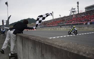 vale_rossi_taglia_traguardo_getty_1