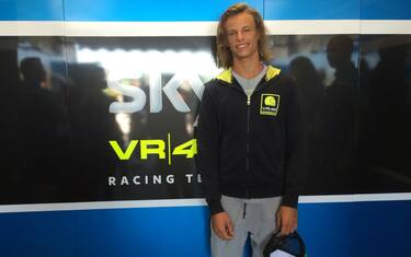 nicolo_bulega_box_sky_racing_team_vr46