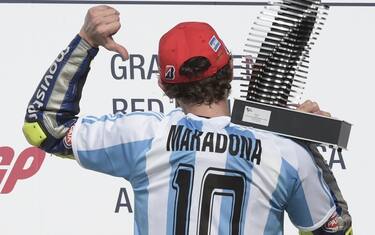 Qatar, Vale Rossi sfida Xavi: partita di calcio prima del Gp