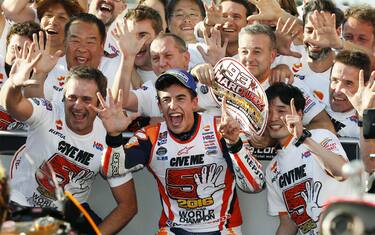 Marquez "Give me 5": la festa Mondiale di Motegi 