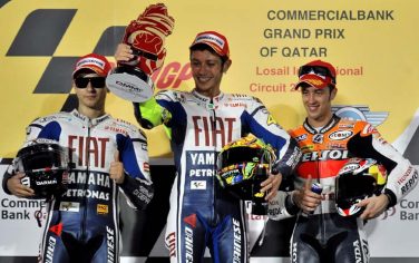 MOTOGP: VALENTINO ROSSI VINCE GP QATAR .
Second placed Jorge Lorenzo (L) of Spain, Winner Valentino Rossi (C) of Italy and third placed Andrea Dovizioso (R) of Italy celebrate on the podium after the MotoGP final at the MotoGP World Championship at the Losail International circuit in Doha, Qatar, 11 April 2010  
ANSA-EPA / STR / PAL