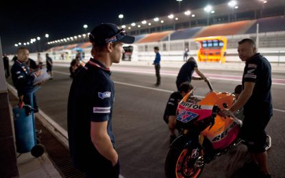 MotoGp, Qatar: parte di notte la caccia a Rossi e alla Rossa