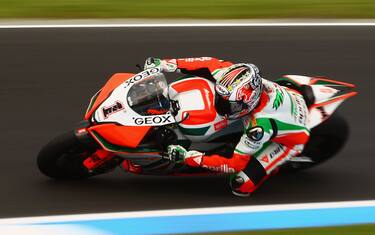 Superbike, Biaggi vola in testa al Mondiale