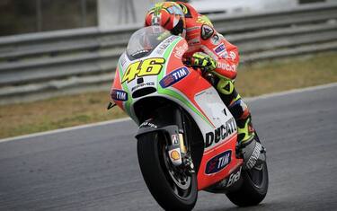 A Jerez piove. E Valentino Rossi affonda: 19° nei test