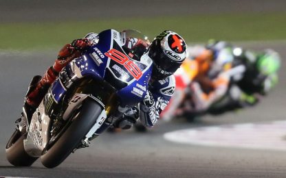 In Qatar domina Lorenzo. Rossi, show e rimonta: secondo