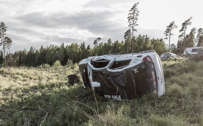 Rally in Estonia: auto sbanda, muoiono tre spettatori
