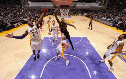 Torna Kobe dopo 8 mesi, ma i Lakers vanno ancora ko