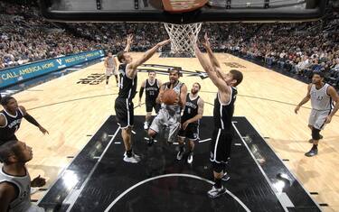 Gli Spurs dominano. Belinelli in campo 10 minuti non incide