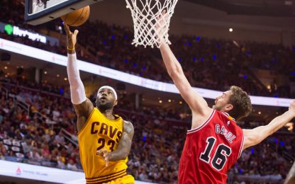 LeBron trascina Cleveland, Bulls domati: serie in parità 1-1