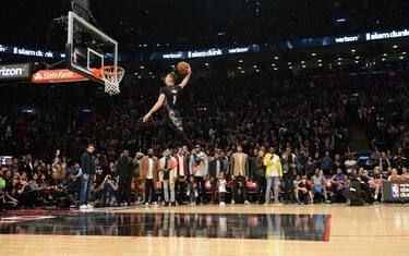TORONTO, CANADA - FEBRUARY 13:  (8 of 12) Zach LaVine #8 of the Minnesota Timberwolves goes up for a dunk during the Verizon Slam Dunk Contest as part of 2016 NBA All-Star Weekend on February 13, 2016 at the Air Canada Centre in Toronto, Ontario, Canada.  NOTE TO USER: User expressly acknowledges and agrees that, by downloading and or using this Photograph, user is consenting to the terms and conditions of the Getty Images License Agreement.  Mandatory Copyright Notice: Copyright 2016 NBAE  (Photo by Garrett Ellwood/NBAE via Getty Images)