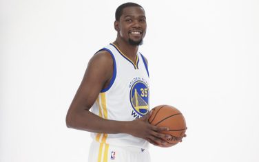 OAKLAND, CA - JULY 7:  Kevin Durant #35 of the Golden State Warriors poses for a portrait on July 7, 2016 in Oakland, California. NOTE TO USER: User expressly acknowledges and agrees that, by downloading and or using this photograph, user is consenting to the terms and conditions of Getty Images License Agreement. Mandatory Copyright Notice: Copyright 2016 NBAE (Photo by Joshua Leung/NBAE via Getty Images)